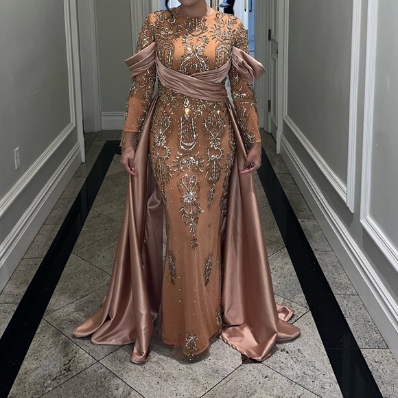 Dresses & Skirts - Elegant Beaded Evening Gown in Gold